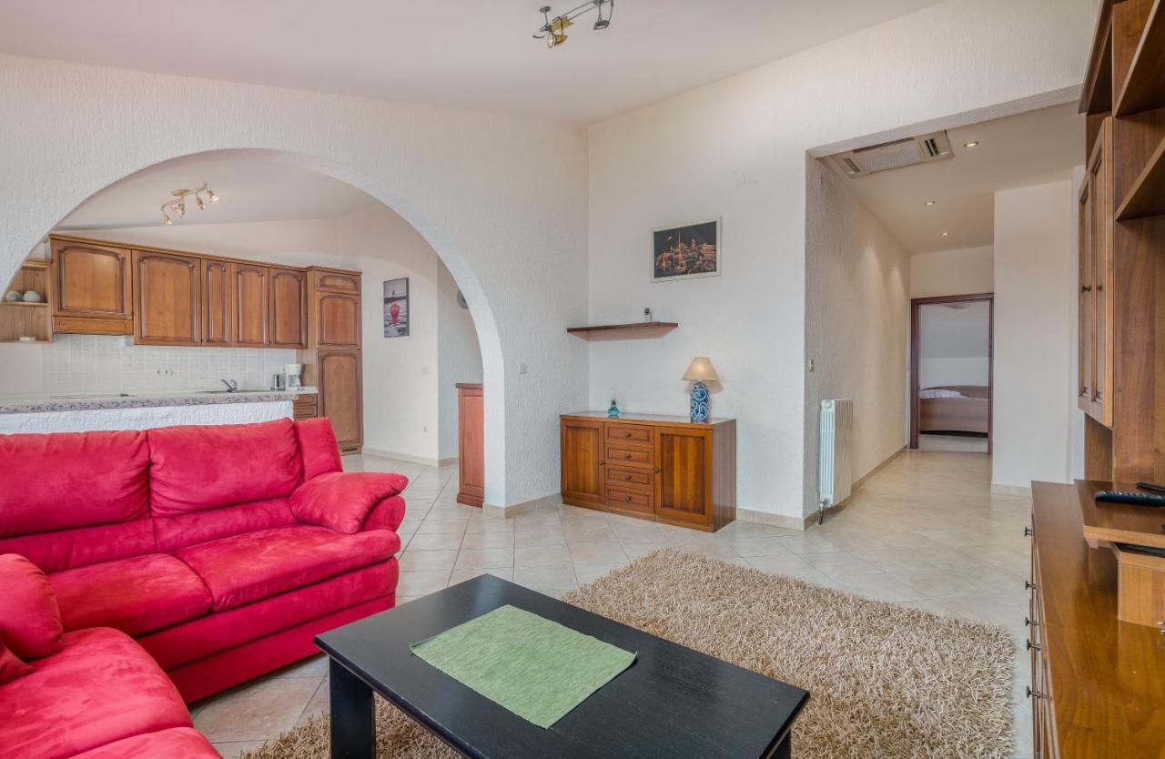 Appartement Pansion Dujmovic 1 à Malinska Extérieur photo