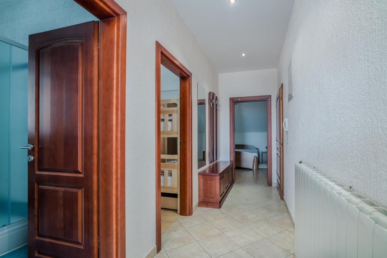 Appartement Pansion Dujmovic 1 à Malinska Extérieur photo