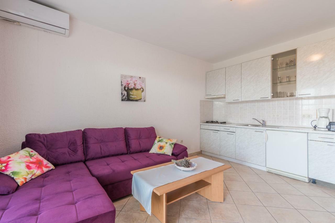 Appartement Pansion Dujmovic 1 à Malinska Extérieur photo