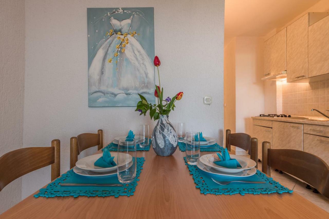 Appartement Pansion Dujmovic 1 à Malinska Extérieur photo