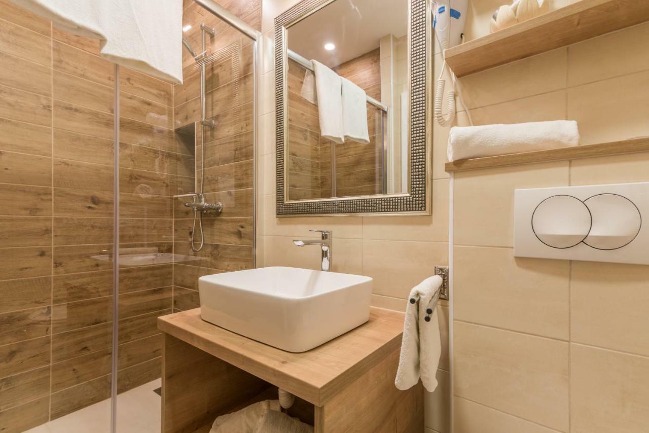 Appartement Pansion Dujmovic 1 à Malinska Extérieur photo