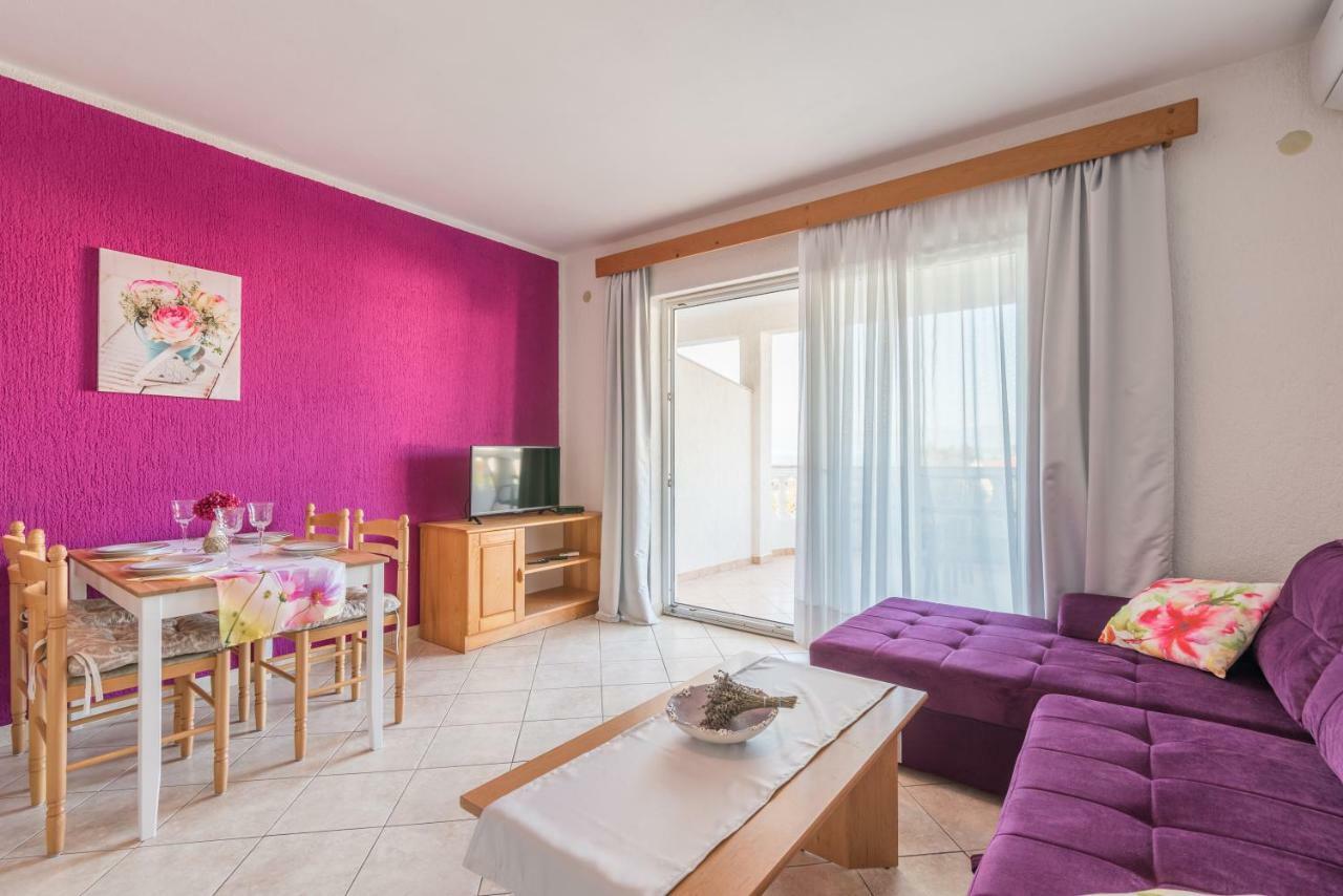 Appartement Pansion Dujmovic 1 à Malinska Extérieur photo