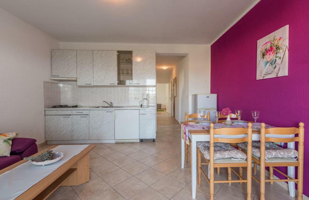 Appartement Pansion Dujmovic 1 à Malinska Extérieur photo